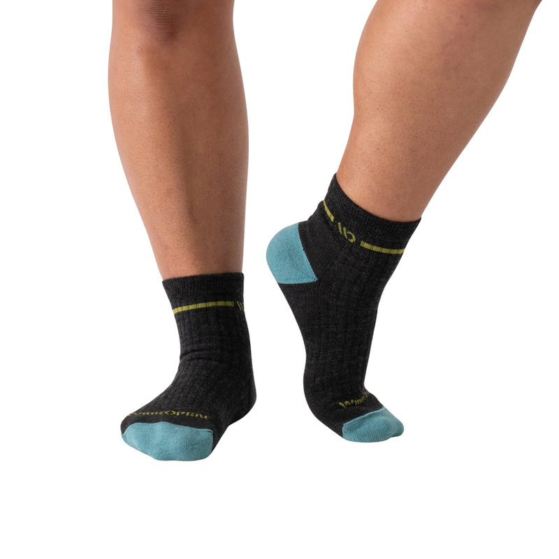Wide Open Women's Single Stripe Cushioned Quarter Socks - Charcoal