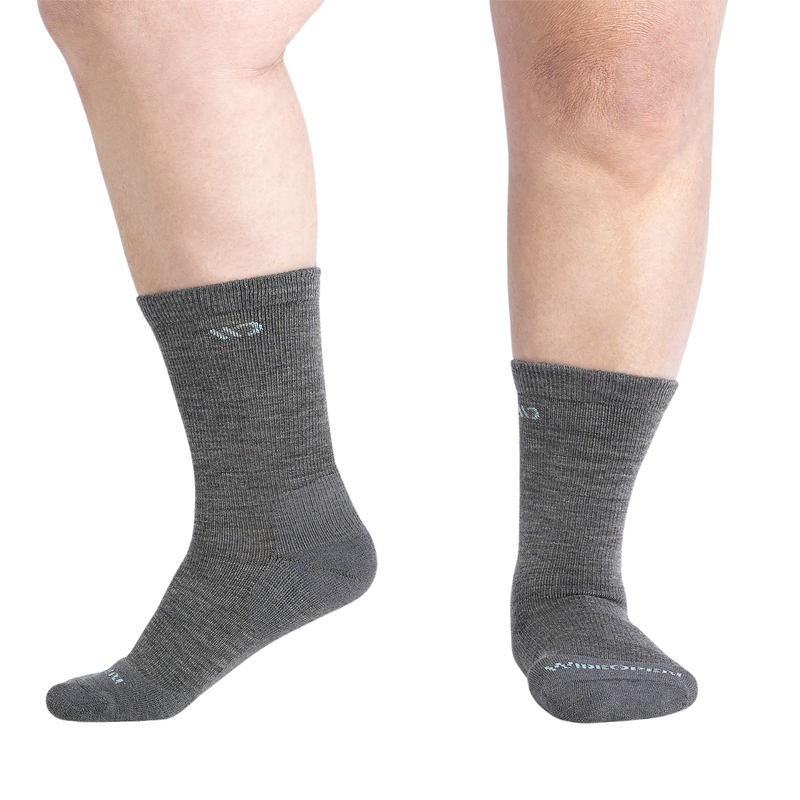 Wide Open Women's Solid Cushioned Crew Socks - Gray