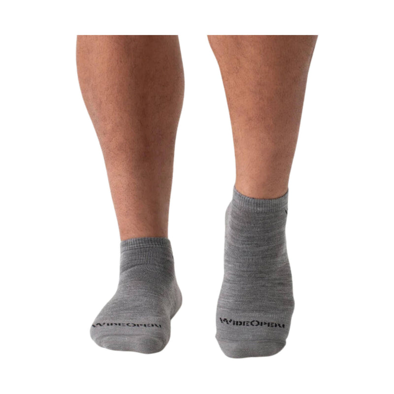 Wide Open Men's Solid Cushioned No Show Socks - Light Gray