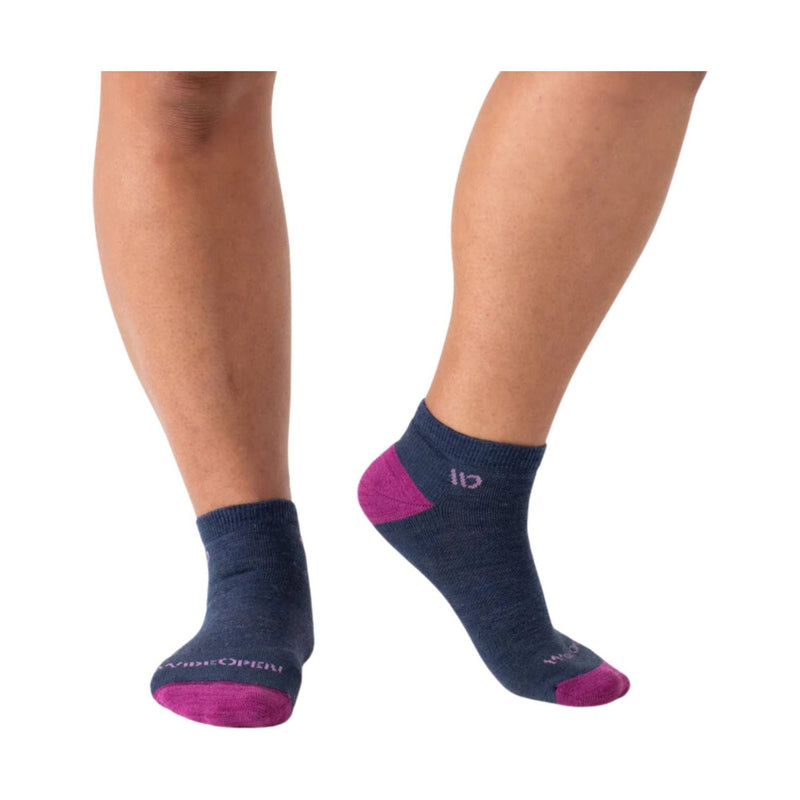 Wide Open Women's Solid Cushioned No Show Socks - Denim
