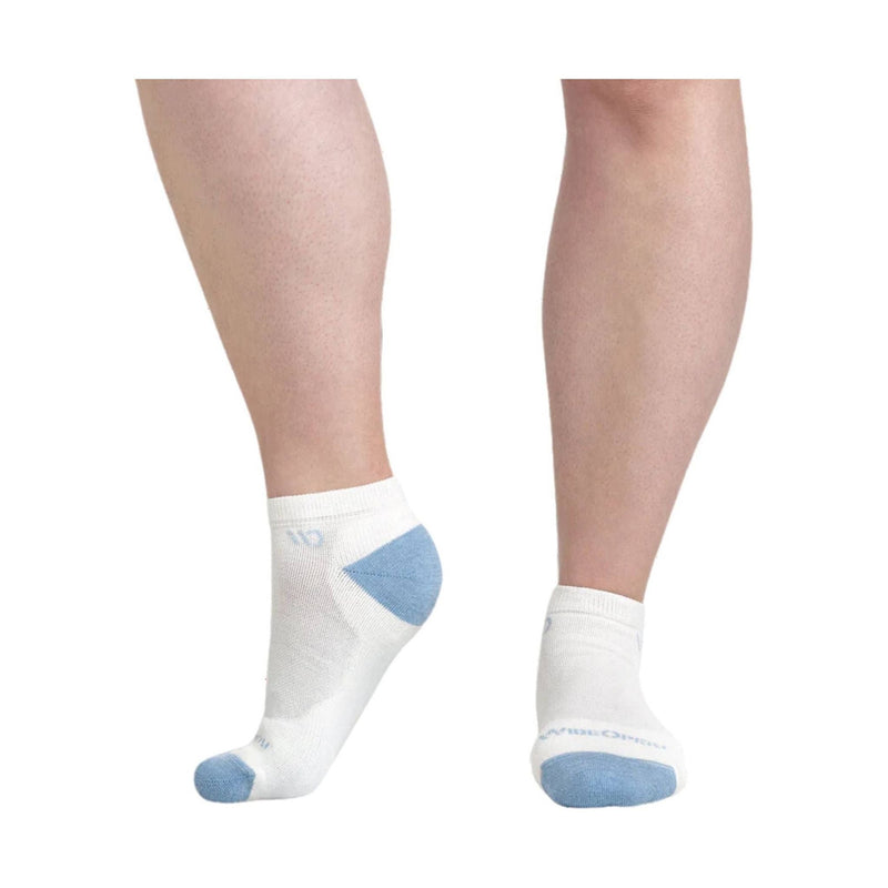 Wide Open Women's Solid Cushioned No Show Socks - White